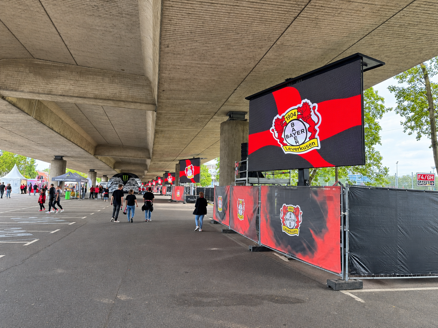 Großer LED-Screen im Einsatz bei einer Veranstaltung